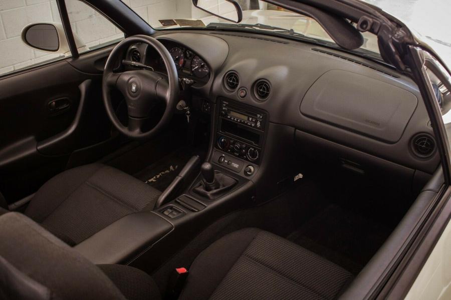 Торпедо Mazda MX-5 Miata (NB1) 2000 года  (NA) (фото 13 из 24)